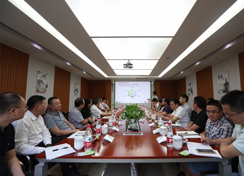 2.jpg 成都市人大常委會“一法一決定”執(zhí)法檢查組蒞臨西部數(shù)碼檢查指導(dǎo)